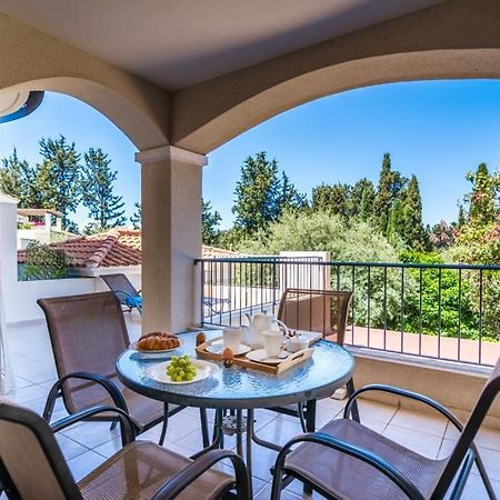 Cozy Apartment In Paphos Beautiful Complex Exteriör bild