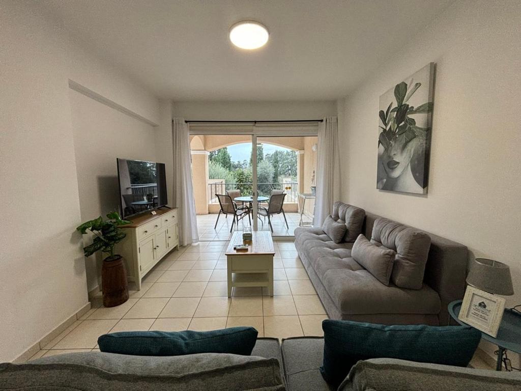 Cozy Apartment In Paphos Beautiful Complex Exteriör bild