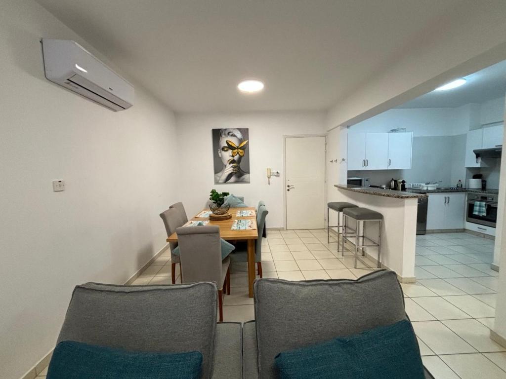 Cozy Apartment In Paphos Beautiful Complex Exteriör bild