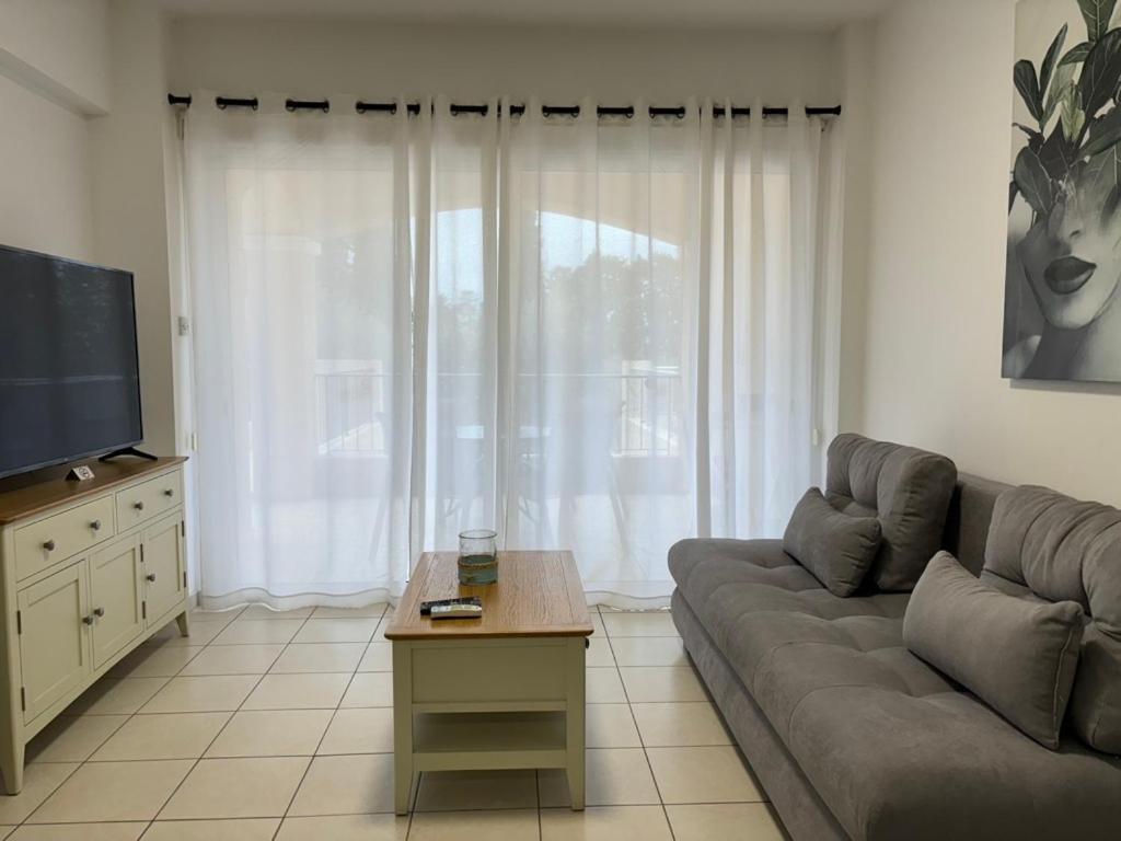 Cozy Apartment In Paphos Beautiful Complex Exteriör bild