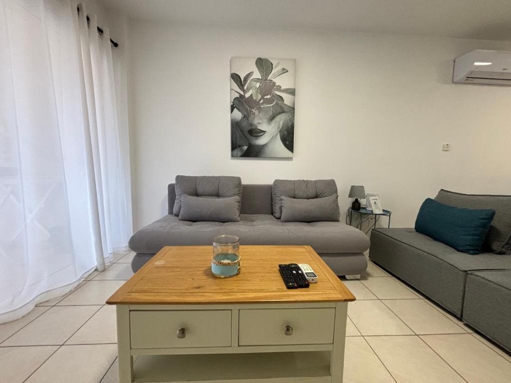Cozy Apartment In Paphos Beautiful Complex Exteriör bild