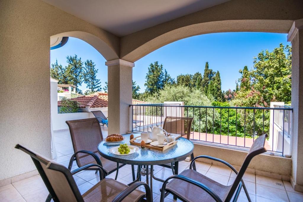 Cozy Apartment In Paphos Beautiful Complex Exteriör bild